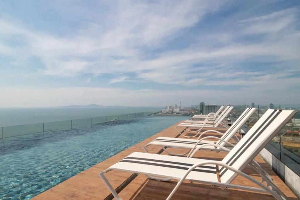 The Riviera Jomtien Apartamento Exterior foto