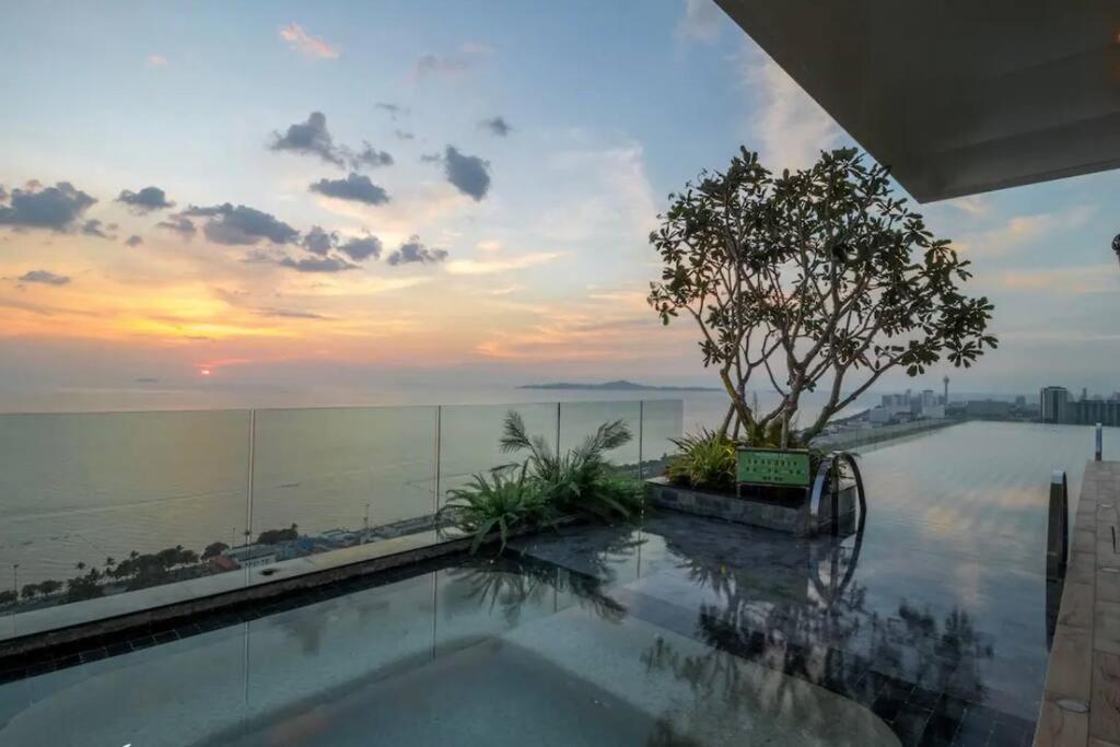 The Riviera Jomtien Apartamento Exterior foto