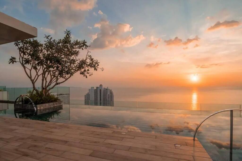 The Riviera Jomtien Apartamento Exterior foto